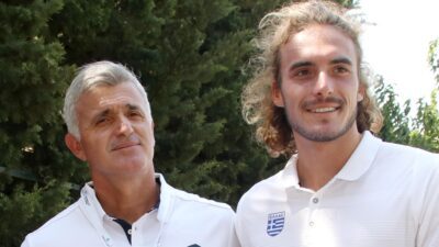 Ο Στέφανος Τσιτσιπάς με τον πατέρα του, Απόστολο Τσιτσιπά.