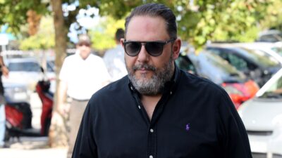 Ο Στέλιος Διονυσίου στο νεκροταφείο