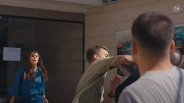 Ο Κυριάκος μπλέκει σε καβγά στη σειρά Ταμπού.