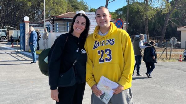 Η Εύη Βατίδου και ο Χρήστος Κούγιας αγκαλιά