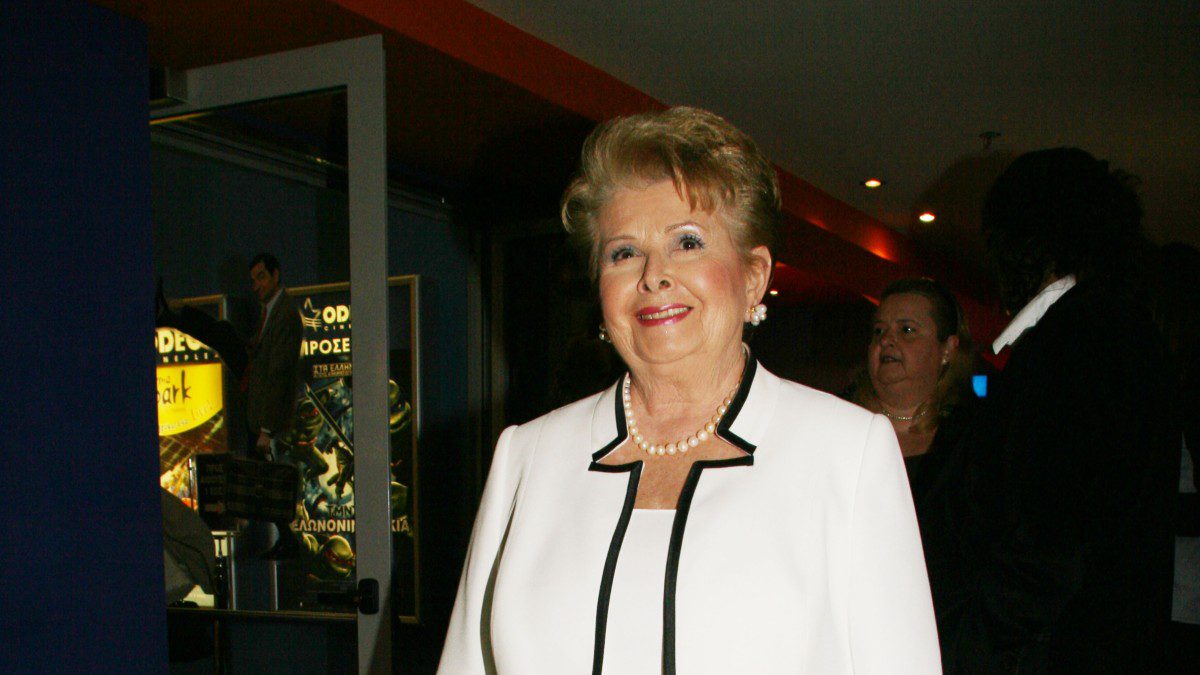 Η Βέφα Αλεξιάδου με λευκό ταγέρ σε παλιά εμφάνιση