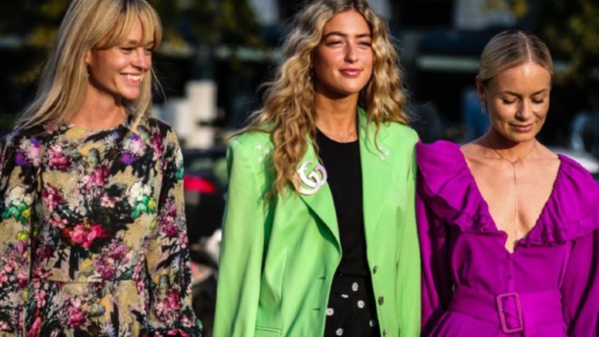 Το χρώμα είναι πρωταγωνιστής στο street style σε γυναίκες μοντέλα