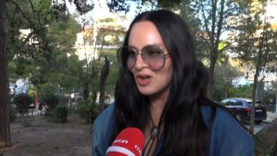 Η Ζενεβιέβ Μαζαρί στην κάμερα του Χαμογέλα και Πάλι