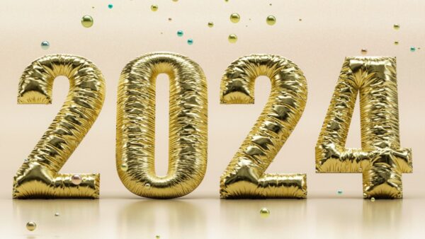 Το 2024 γραμμένο με χρυσά μπαλόνια