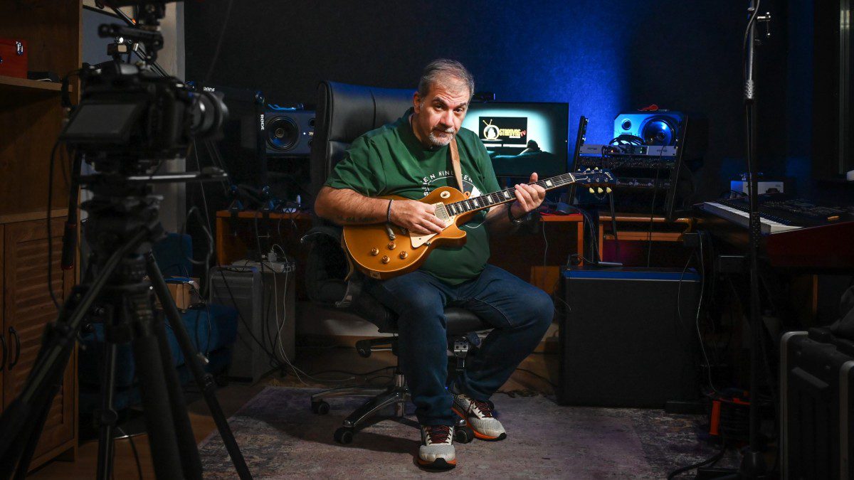 Δημήτρης Σταρόβας