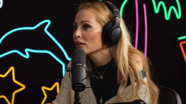 H Ελένη Βουλγαράκη στο Youtube