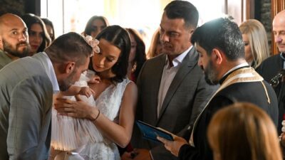 Γιώργος Αγγελόπουλος & Δήμητρα Βαμβακούση: Αδημοσίευτες φωτογραφίες από τη βάφτιση της κόρης τους