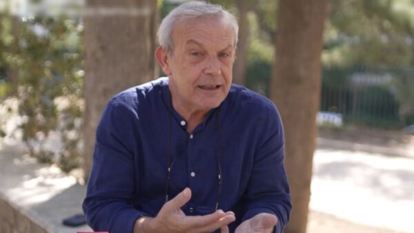 Ο Γιώργος Ματαράγκας μιλάει στην κάμερα