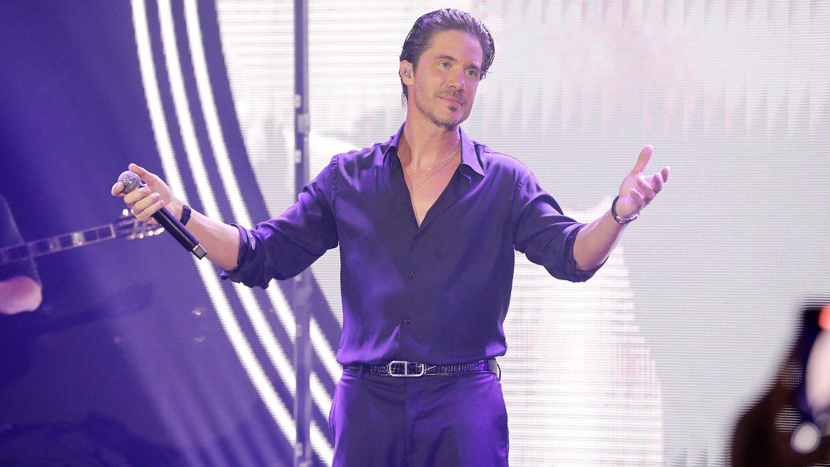 Ο Νίκος Οικονομόπουλος στην πίστα