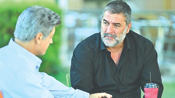 Ο Βασίλης Μπισμπίκης με τον Δημήτρη Ήμελλο στον Σασμό