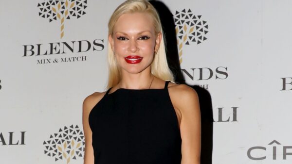 Βίκυ Κάβουρα: Η τρυφερή φωτογραφία με την 7 μηνών κόρη της στο ασανσέρ