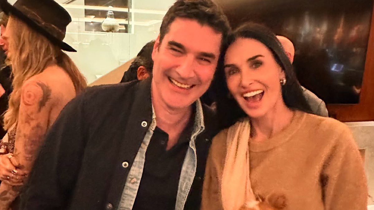 Ο Χριστόφορος Παπακαλιάτης με την Ντέμι Μουρ