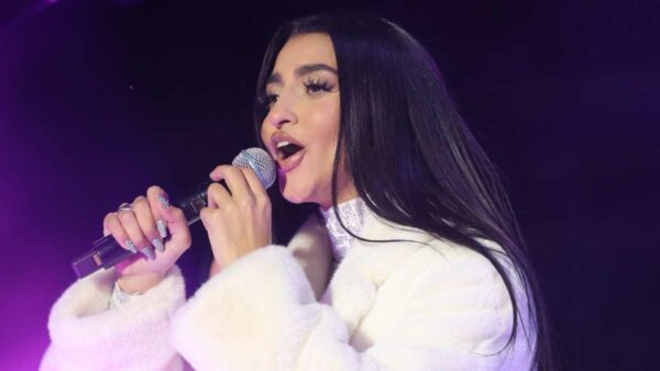 Η Αναστασία πάνω στη σκηνή.