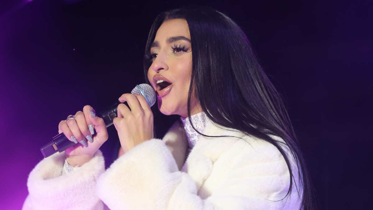 Η Αναστασία πάνω στη σκηνή.