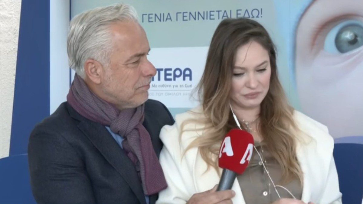 Η Ανίτα Μπραντ και ο Χάρης Χριστόπουλος στο μαιευτήριο