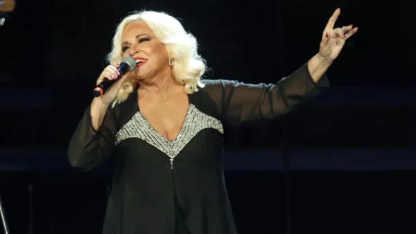 Μπέσσυ Αργυράκη