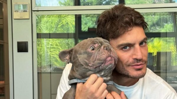 Ο Δημήτρης Φιντιρίκος με τον σκύλο του