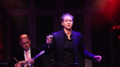 Ο Δημήτρης Κόκοτας επί σκηνής