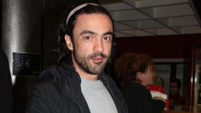 Ο Δημήτρης Κουρούμπαλης σε βραδινή έξοδο.