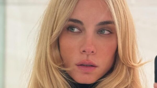 Η Δούκισσα Νομικού ξανθιά