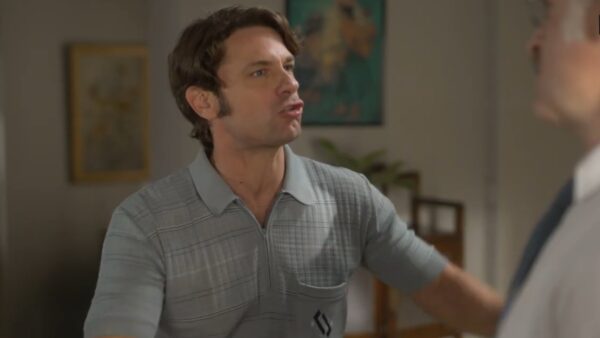 Ο Ορέστης φωνάζει γιατί είναι εξοργισμένος