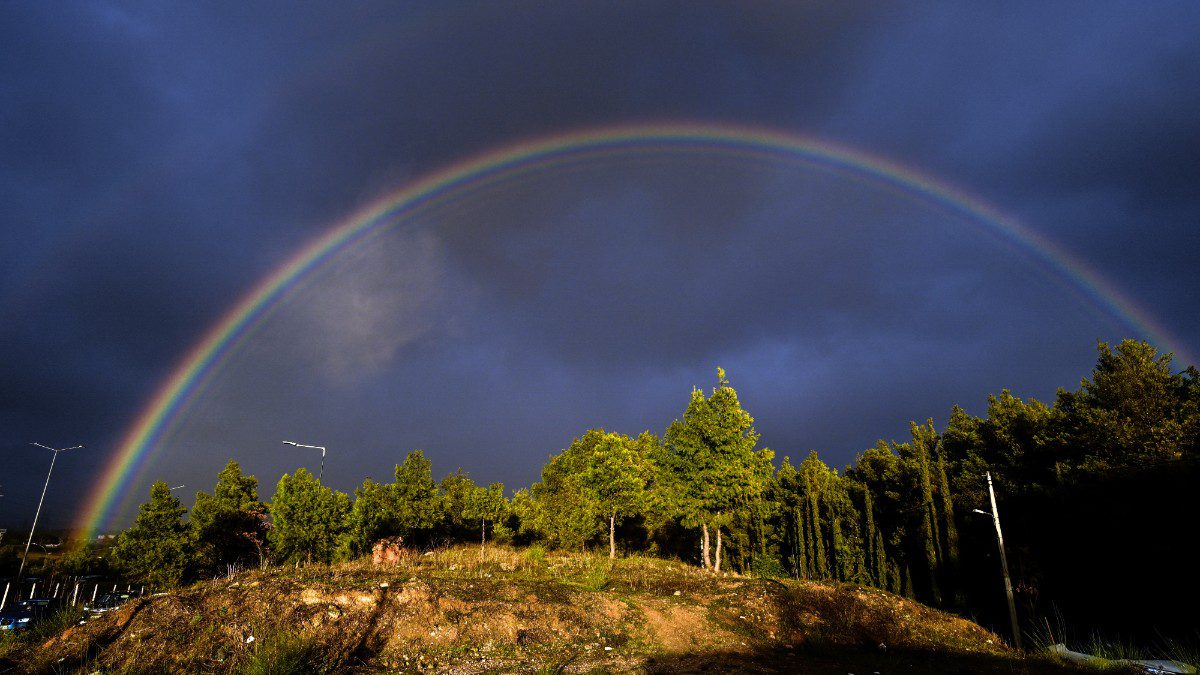 Ο καιρός με ένα ουράνιο τόξο