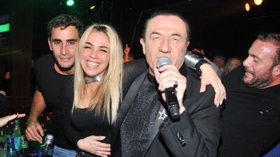 Μαρίος Καπότσης Κόνι Μεταξά και Λευτέρης Πανταζής διασκεδάζουν σε νυχτερινό κέντρο