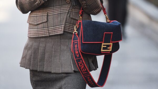 καρό μίνι φούστα στο street style