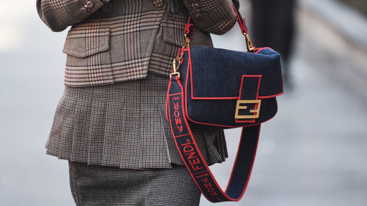 καρό μίνι φούστα στο street style