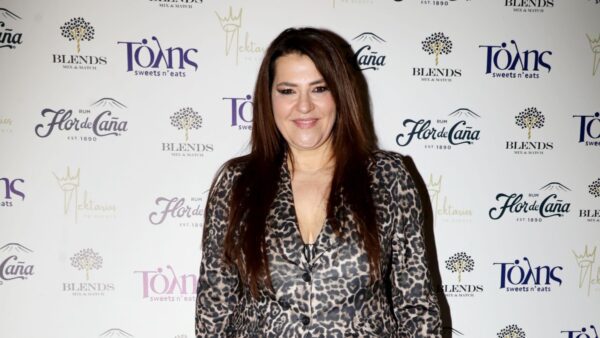 Η Κατερίνα Ζαρίφη σε δημόσια έξοδο.