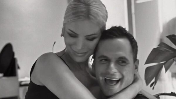 Η Κατερίνα Καινούργιου στην αγκαλιά του Κουτσουμπή