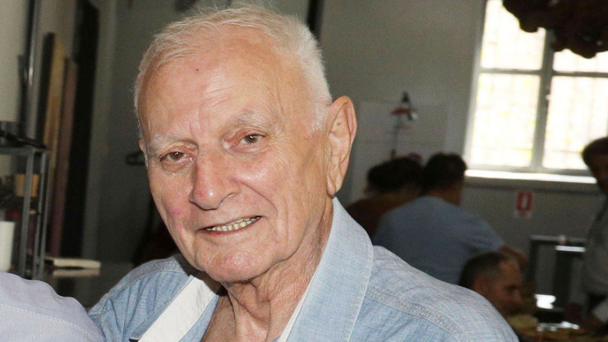 Ο Κώστας Χαρδαβέλλας