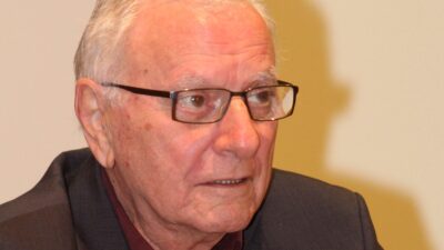 Ο Κώστας Χαρδαβέλλας