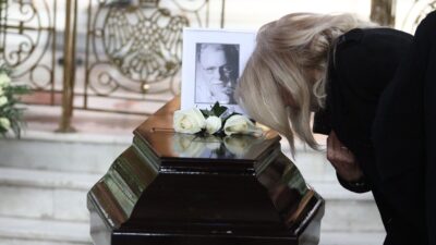 Η κηδεία του Κώστα Χαρδαβέλλα