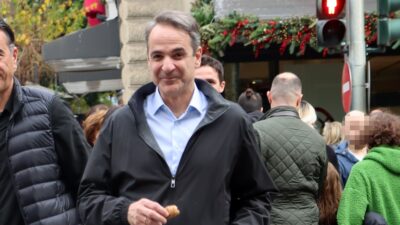 Ο Κυριάκος Μητσοτάκης στο κέντρο