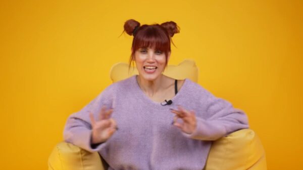 Η Μαίρη Συνατσάκη στο Youtube