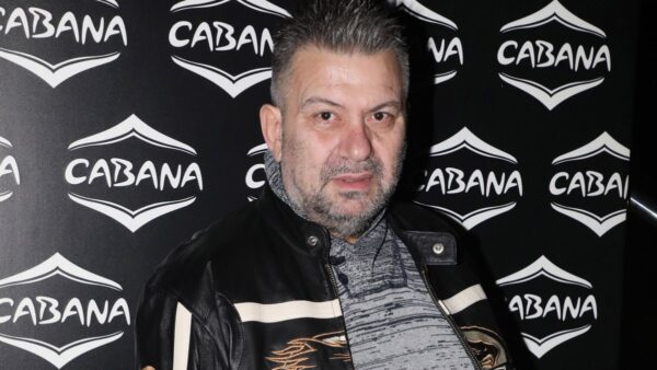 Ο Ματθαίος Γιαννούλης σε βραδινή έξοδο.