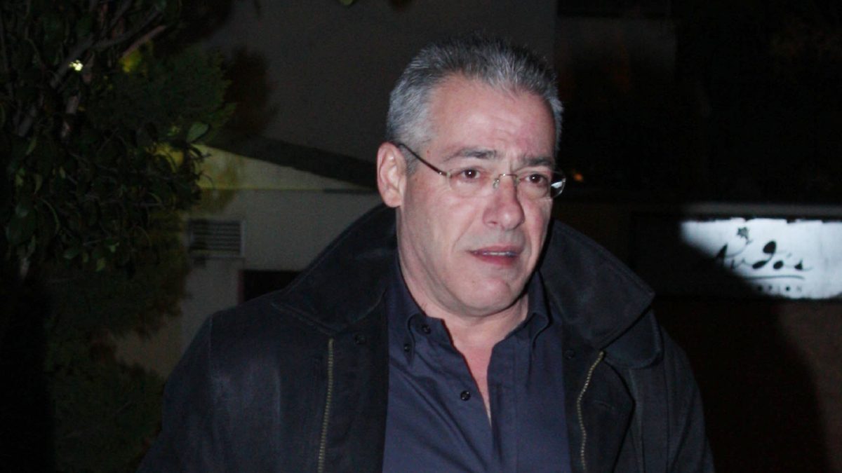 Ο Νίκος Μάνεσης σε βραδινή έξοδο