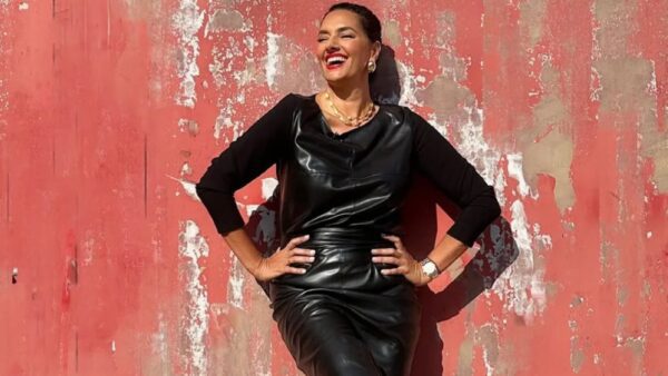 H Νόνη Δούνια με total black δερμάτινο σύνολο