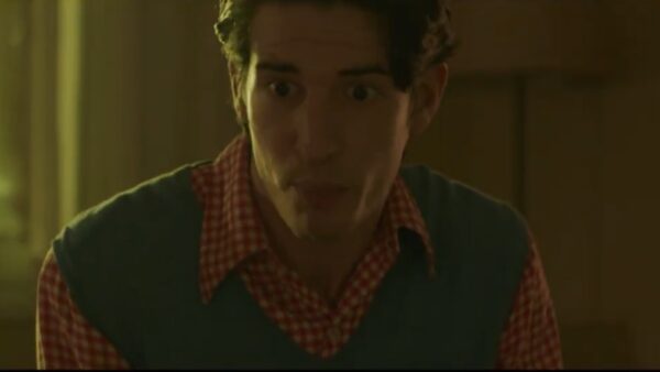 Ηθοποιός στη σειρά παραλία μιλάει έντονα