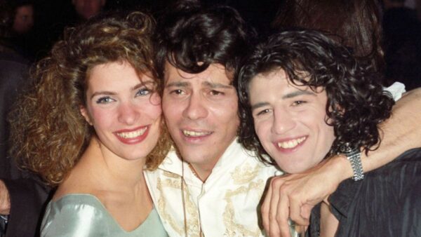 Ο Ηλίας Ψινάκης ο Σάκης Ρουβάς και η Ελένη Μενεγάκη σε παλιά έξοδό τους