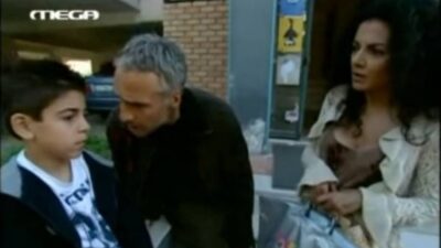 Σκηνή από την σειρά Singles με τον Άγγελο