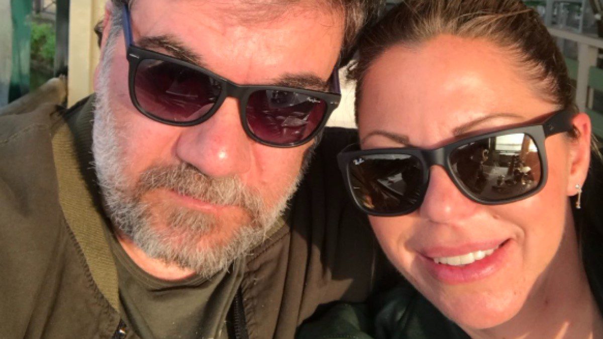 Ο Δημήτρης Σταρόβας με τη σύζυγο του στο instagram.