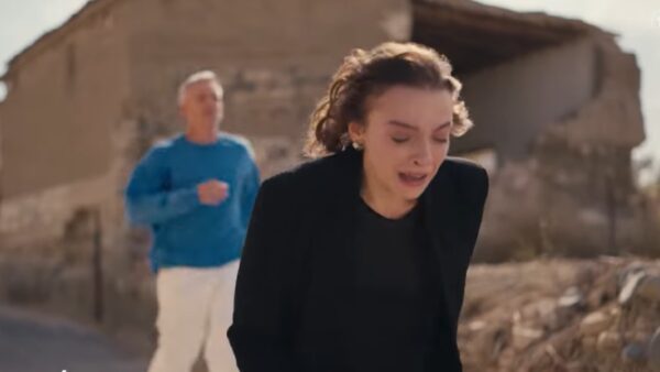 Η Αλεξάνδρα μαθαίνει για τους βιασμούς του πατέρα της στην σειρά Ταμπου.