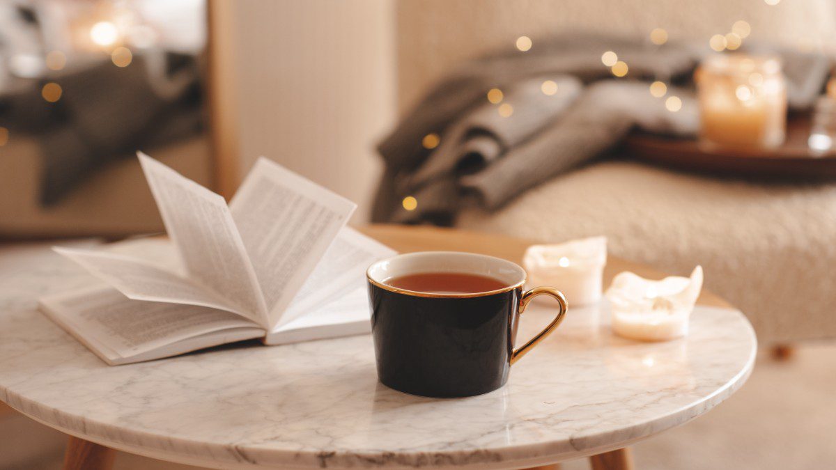 Το τσάι της γιαγιάς πάνω στο τραπέζι