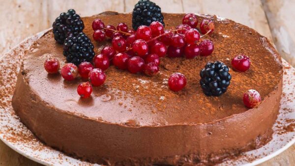 Τούρτα σοκολάτα με φρούτα
