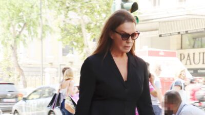 Η Βάνα Μπάρμπα σε βόλτα στην Αθήνα