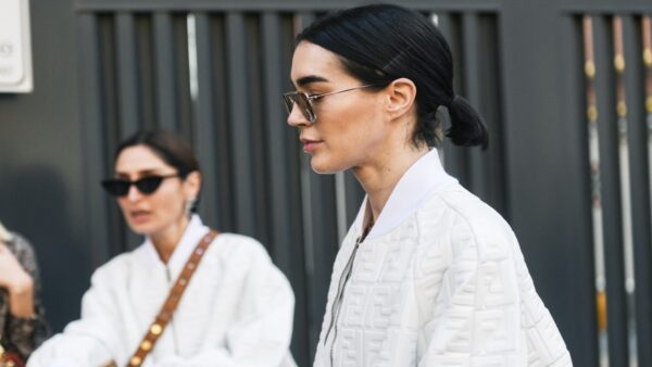 Λευκό κοστούμι στο street style