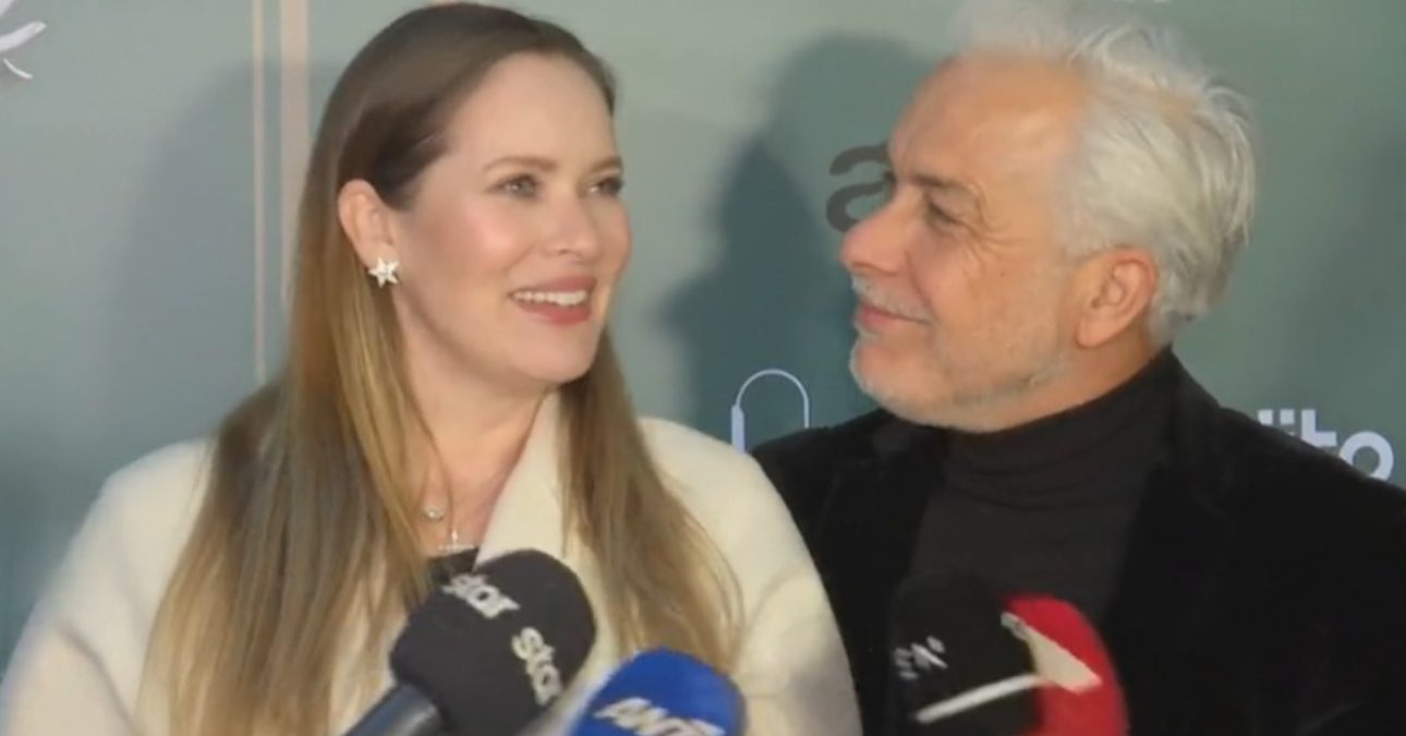 Η Ανίτα Μπραντ και o Χάρης Χριστόπουλος στην κάμερα του alpha