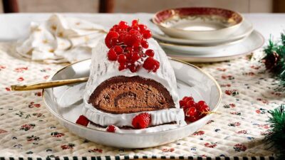 Χριστουγεννιάτικος κορμός με παντεσπάνι